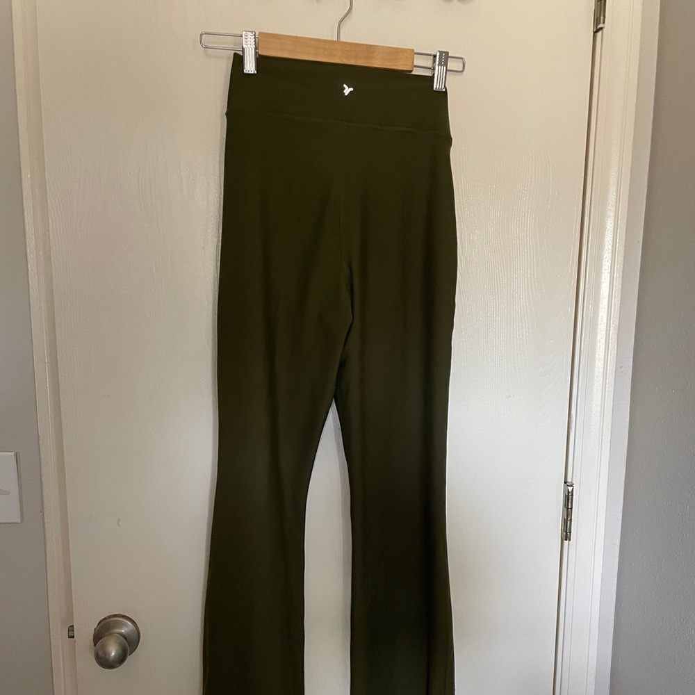 Old Navy Extra High Rise Flare Leggings